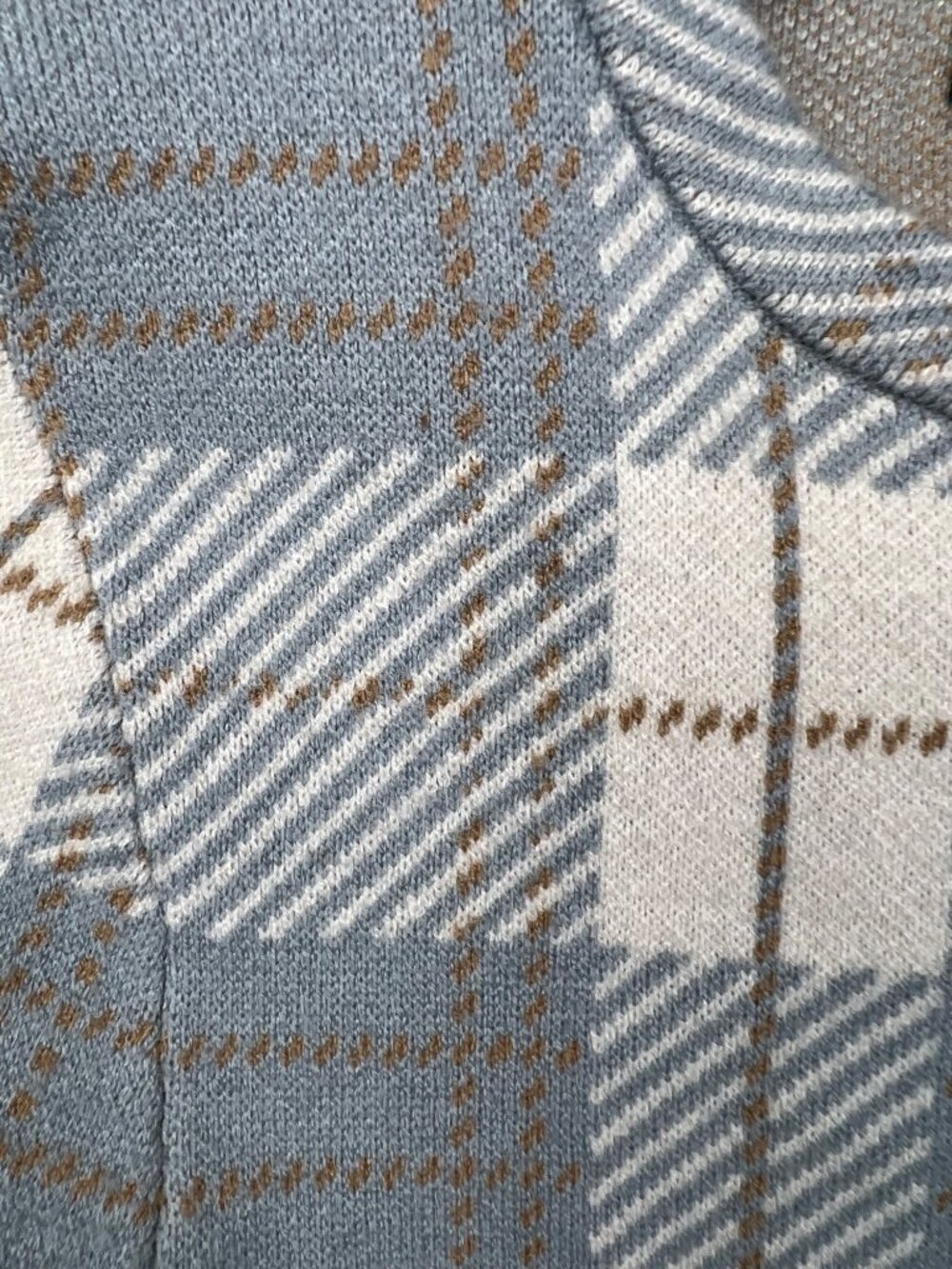 Love Tree Plaid Cropped Sweater - Picture 2 of 7